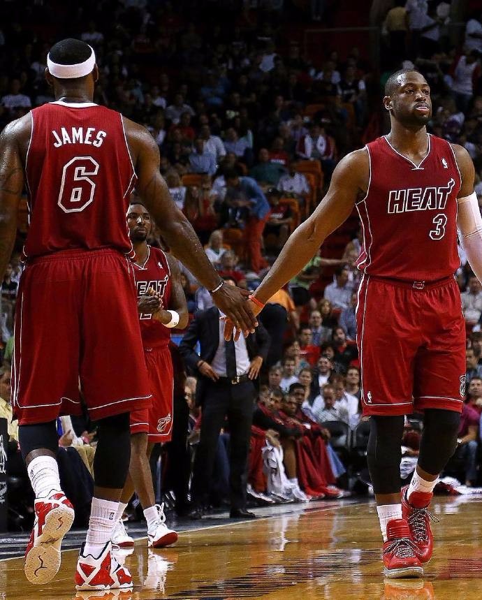 《棒球周边的艺术：球场插画师与海报设计的文化价值》