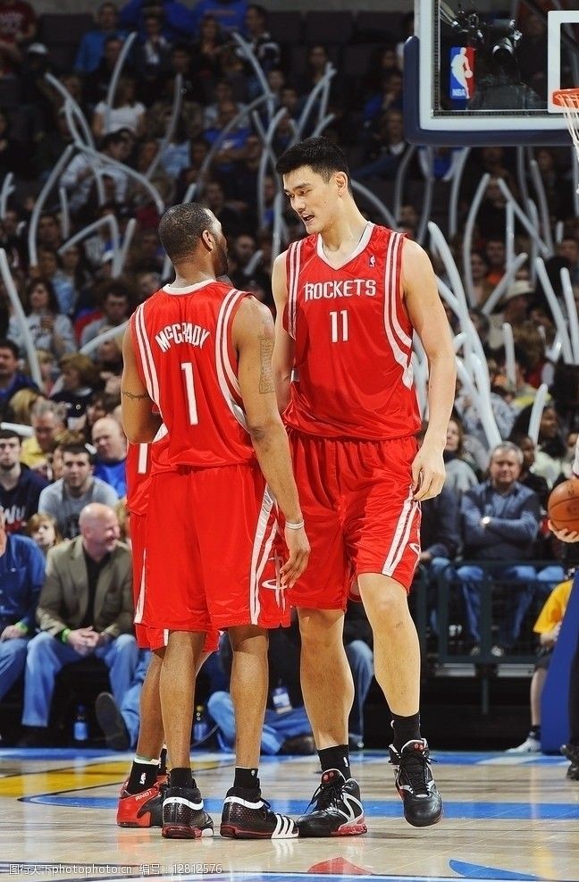 太阳报：贝克汉姆在一家高档酒吧举办派对，庆祝自己封爵