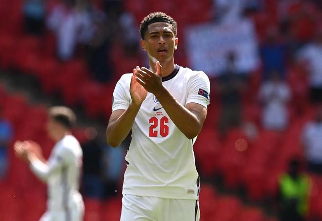 广东男篮在俱乐部杯赛中以90-70战胜广州男篮，小将王洪泽表现突出，阵容实力强劲。