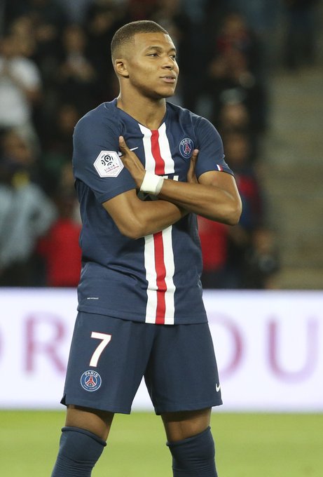 虚拟现实技术引入足球训练，AI分析战术