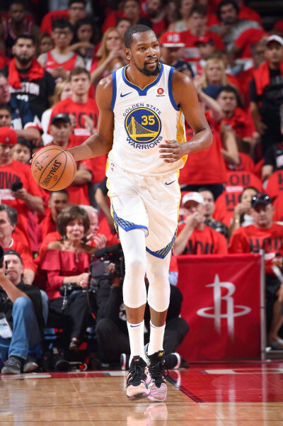 意甲媒体热议：米兰前锋希门尼斯未来扑朔迷离，媒体坚称他将离开而经纪人否认！