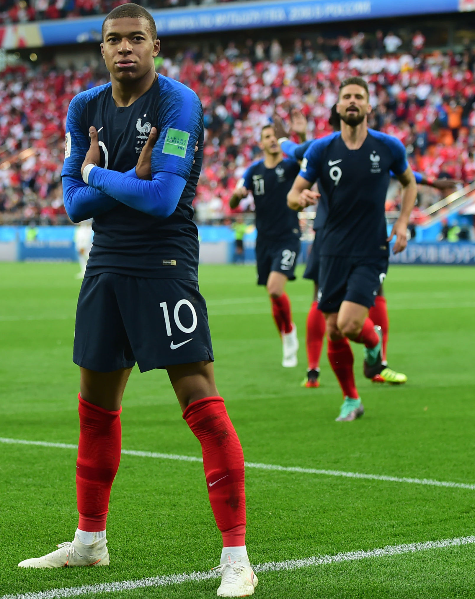 东体预测申花首发：阿苏埃和米内罗搭档锋线，鲍亚雄继续出战