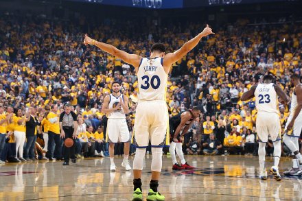 自杀事件后两年，贝卡-贝卡重回赛场并再度取得进球