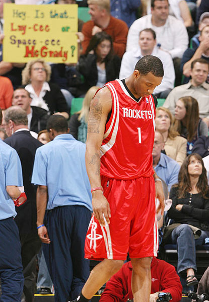 布莱顿发布三笘薰手持二战时日本侵略者照片的图片，如今已删除道歉但限制评论