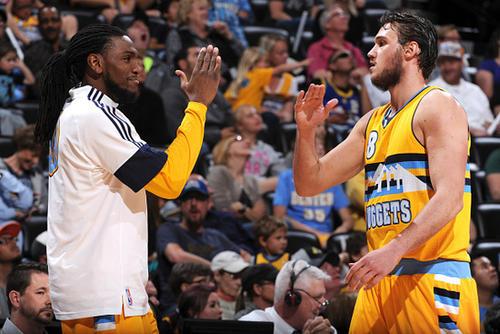 英超曼城与白礼顿赛和2：2 森林4：2赢叶士域治