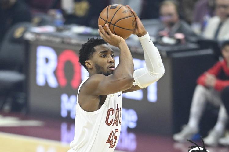 ＂胜不足喜：辽篮险胜的背后，藏着季后赛的隐忧