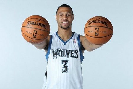 科比-怀特领衔公牛迎战热火，四场比赛精彩不断